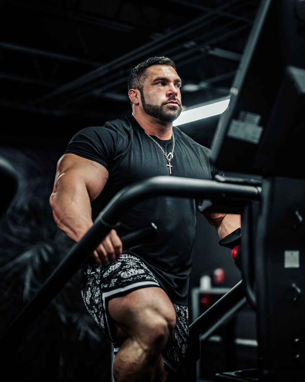 كيف تعيد بناء نسج العضلات التالفة بعد الإصابات الشديدة: دليل شامل لاستخدام تقنيات الاستشفاء الحديثة وتغذية العضلات لتحقيق نتائج كمال أجسام صحية وسريعة