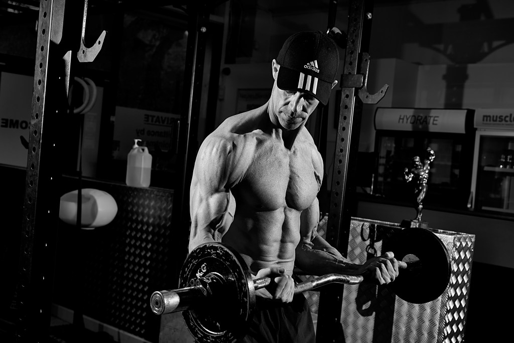 كيف تختار وجباتك الغذائية لزيادة هرمون النمو الطبيعي وتحقيق نتائج كمال أجسام مثالية