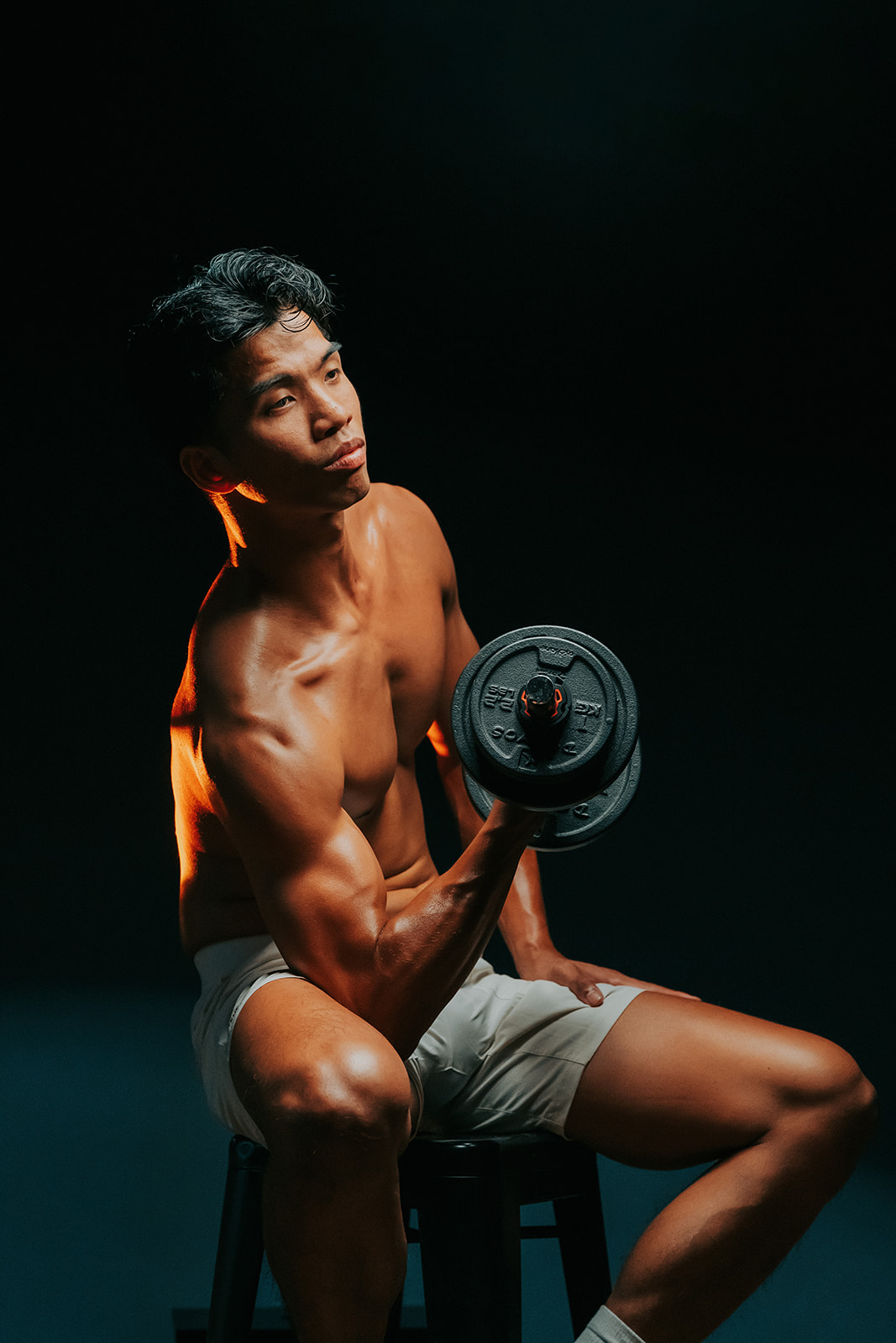 لماذا يؤدي قلق النتائج إلى فشل المتدربين في تحقيق أهداف كمال الأجسام: 10 استراتيجيات نفسية لتحقيق الثقة والاستقرار العاطفي خلال رحلة اللياقة البدنية